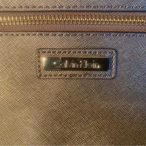 CALVIN KLEIN Wristlet. NEW. Bronze metallic color with Gold hardware. - Picture 2 of 9
